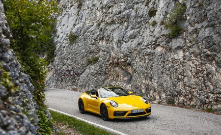 2022 Porsche 911 Carrera GTS Cabriolet (Color: Racing Yellow) Front Three-Quarter Wallpapers 450x275 (7)