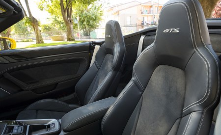 2022 Porsche 911 Carrera GTS Cabriolet (Color: Racing Yellow) Interior Seats Wallpapers 450x275 (21)