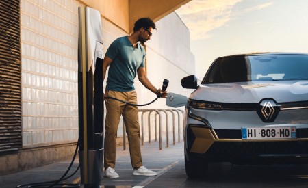 2022 Renault Megane E-Tech Charging Wallpapers  450x275 (56)