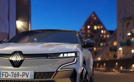2022 Renault Megane E-Tech Front Wallpapers 450x275 (39)