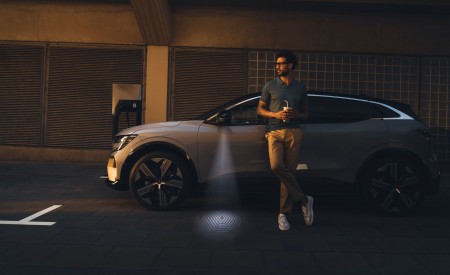 2022 Renault Megane E-Tech Side Wallpapers  450x275 (54)