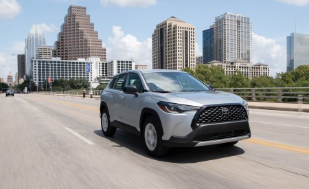 2022 Toyota Corolla Cross L Front Three-Quarter Wallpapers 450x275 (3)