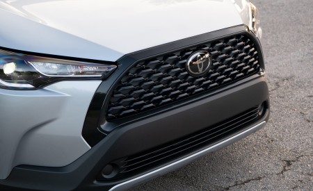 2022 Toyota Corolla Cross L Grille Wallpapers 450x275 (16)