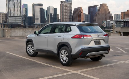 2022 Toyota Corolla Cross L Rear Three-Quarter Wallpapers 450x275 (10)