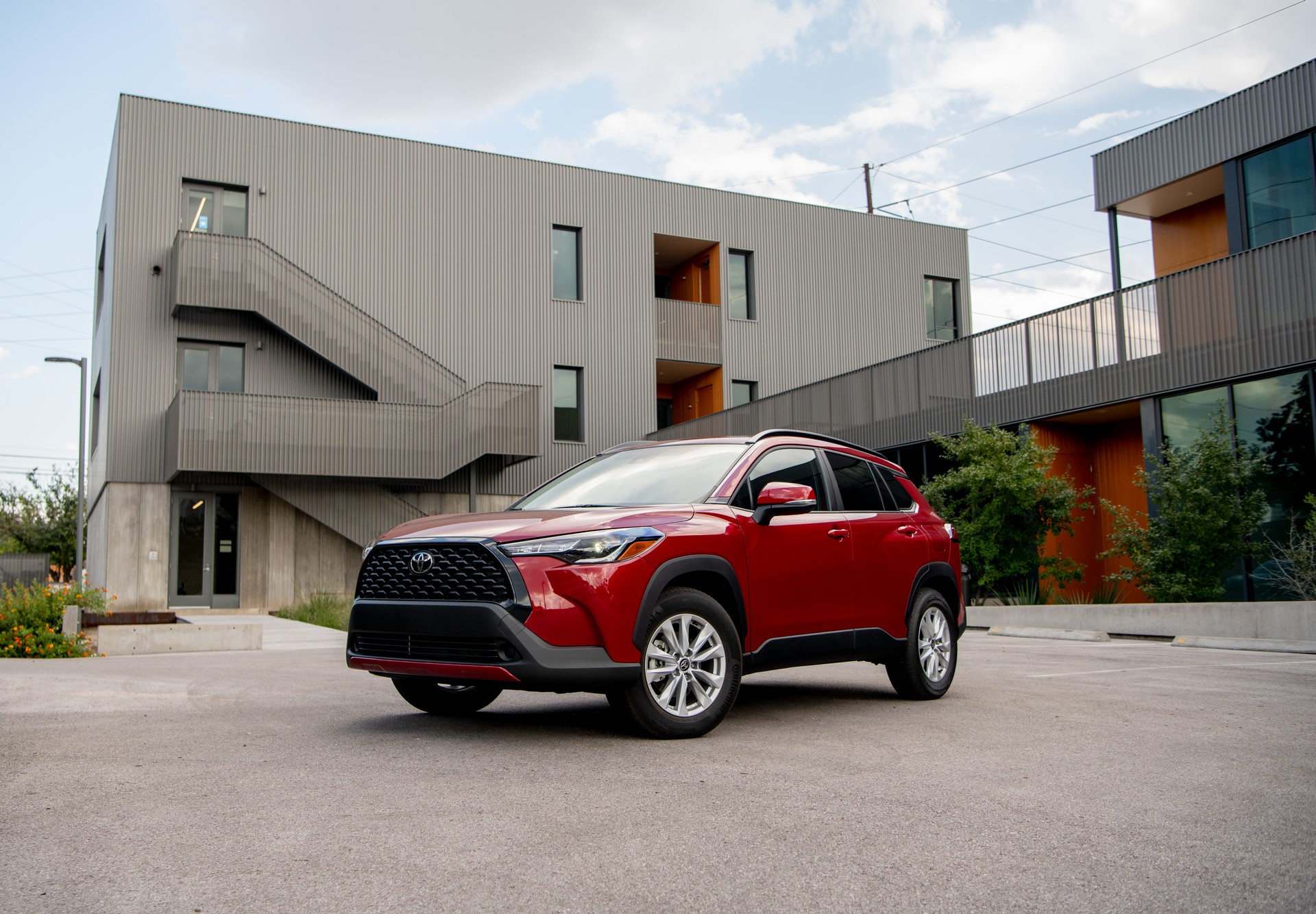 2022 Toyota Corolla Cross LE Front Three-Quarter Wallpapers  (13)