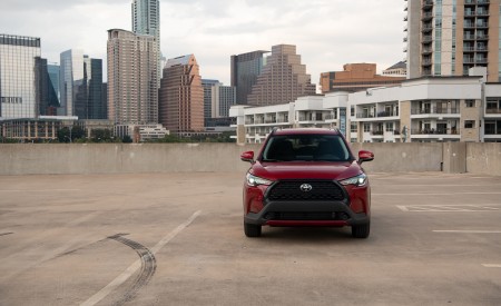 2022 Toyota Corolla Cross LE Front Wallpapers  450x275 (22)