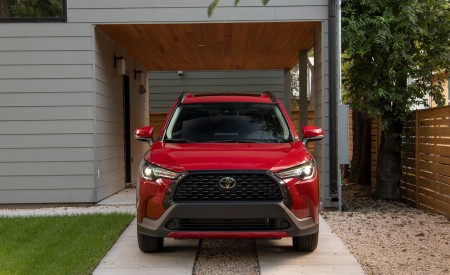 2022 Toyota Corolla Cross LE Front Wallpapers 450x275 (29)