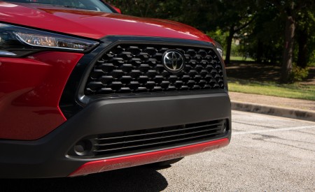 2022 Toyota Corolla Cross LE Grille Wallpapers 450x275 (35)