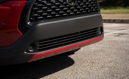 2022 Toyota Corolla Cross LE Grille Wallpapers 450x275 (33)