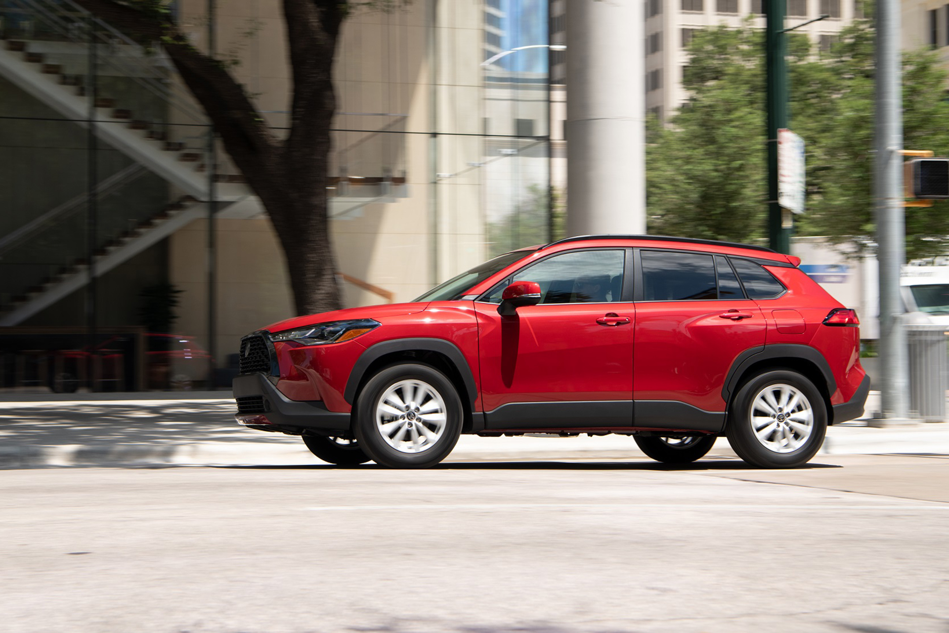 2022 Toyota Corolla Cross LE Side Wallpapers (11)