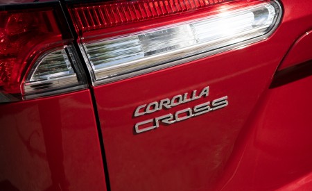 2022 Toyota Corolla Cross LE Tail Light Wallpapers 450x275 (43)