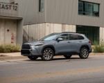 2022 Toyota Corolla Cross XLE Front Three-Quarter Wallpapers 150x120