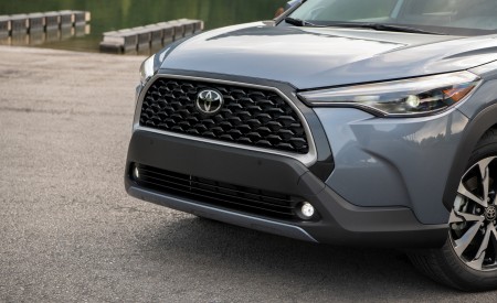 2022 Toyota Corolla Cross XLE Grille Wallpapers 450x275 (103)