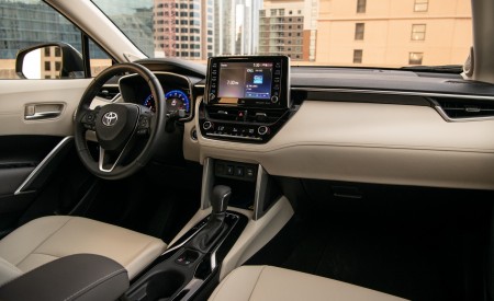 2022 Toyota Corolla Cross XLE Interior Wallpapers 450x275 (40)