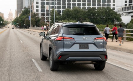 2022 Toyota Corolla Cross XLE Rear Wallpapers 450x275 (70)