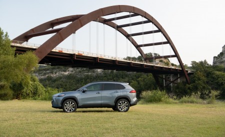 2022 Toyota Corolla Cross XLE Side Wallpapers 450x275 (97)