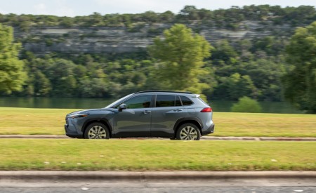 2022 Toyota Corolla Cross XLE Side Wallpapers 450x275 (75)