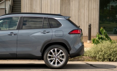 2022 Toyota Corolla Cross XLE Side Wallpapers  450x275 (94)