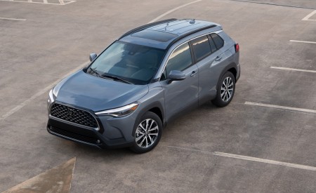 2022 Toyota Corolla Cross XLE Top Wallpapers 450x275 (82)