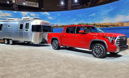 2022 Toyota Tundra Limited Front Three-Quarter Wallpapers 450x275 (57)