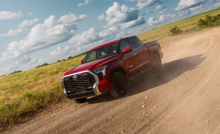 2022 Toyota Tundra Limited Front Three-Quarter Wallpapers 450x275 (9)