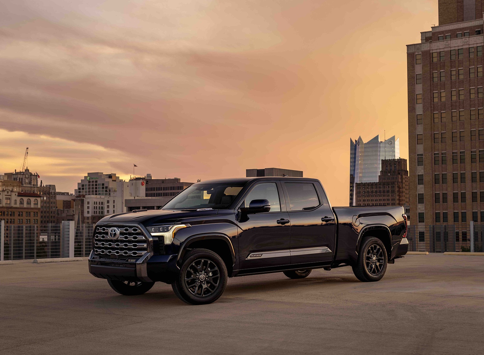 2022 Toyota Tundra Platinum (Color: Blueprint) Front Three-Quarter Wallpapers (4)