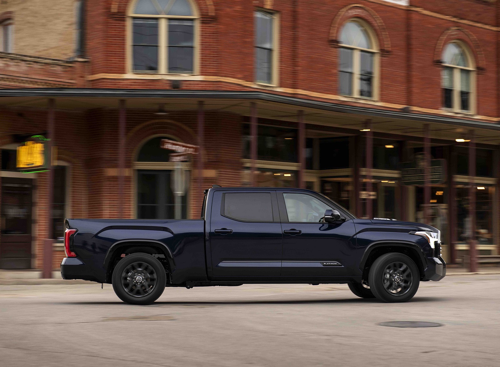 2022 Toyota Tundra Platinum (Color: Blueprint) Side Wallpapers (5)