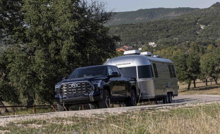 2022 Toyota Tundra Platinum (Color: Blueprint) Towing a Trailer Wallpapers 450x275 (2)