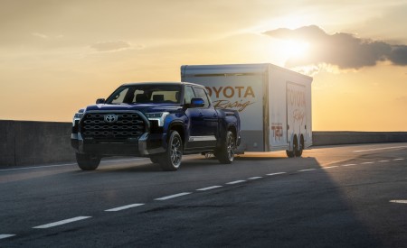 2022 Toyota Tundra Platinum Front Three-Quarter Wallpapers  450x275 (9)