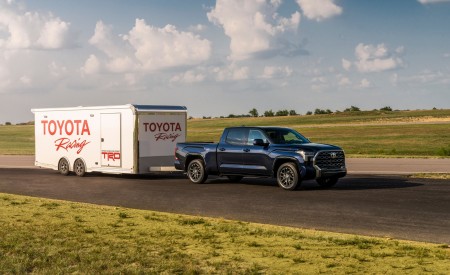 2022 Toyota Tundra Platinum Front Three-Quarter Wallpapers 450x275 (10)