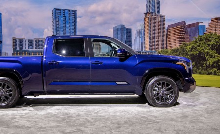 2022 Toyota Tundra Platinum Side Wallpapers 450x275 (26)