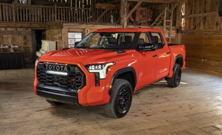 2022 Toyota Tundra TRD Pro Front Three-Quarter Wallpapers 450x275 (39)