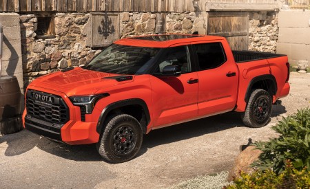 2022 Toyota Tundra TRD Pro Front Three-Quarter Wallpapers 450x275 (34)