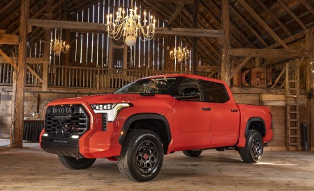2022 Toyota Tundra TRD Pro Front Three-Quarter Wallpapers 450x275 (40)