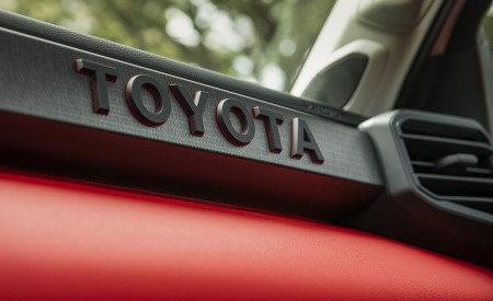 2022 Toyota Tundra TRD Pro Interior Detail Wallpapers 450x275 (29)