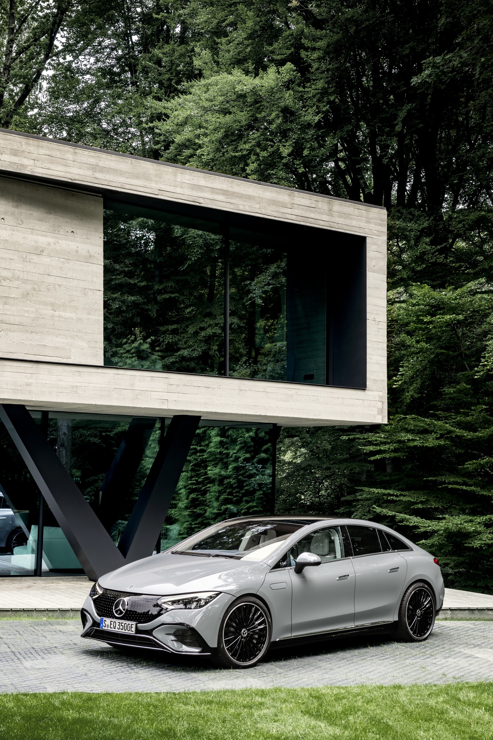 2023 Mercedes-Benz EQE 350 Edition 1 AMG Line Front Three-Quarter Wallpapers #16 of 101