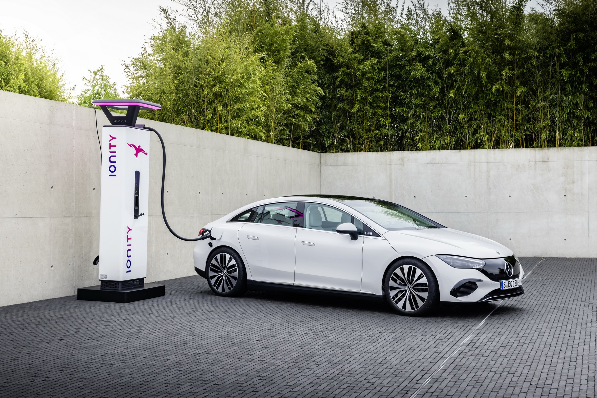 2023 Mercedes-Benz EQE 350 Electric Art Line Charging Wallpapers #44 of 101