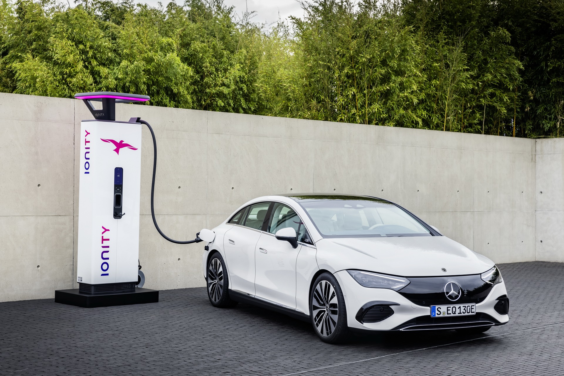 2023 Mercedes-Benz EQE 350 Electric Art Line Charging Wallpapers #46 of 101