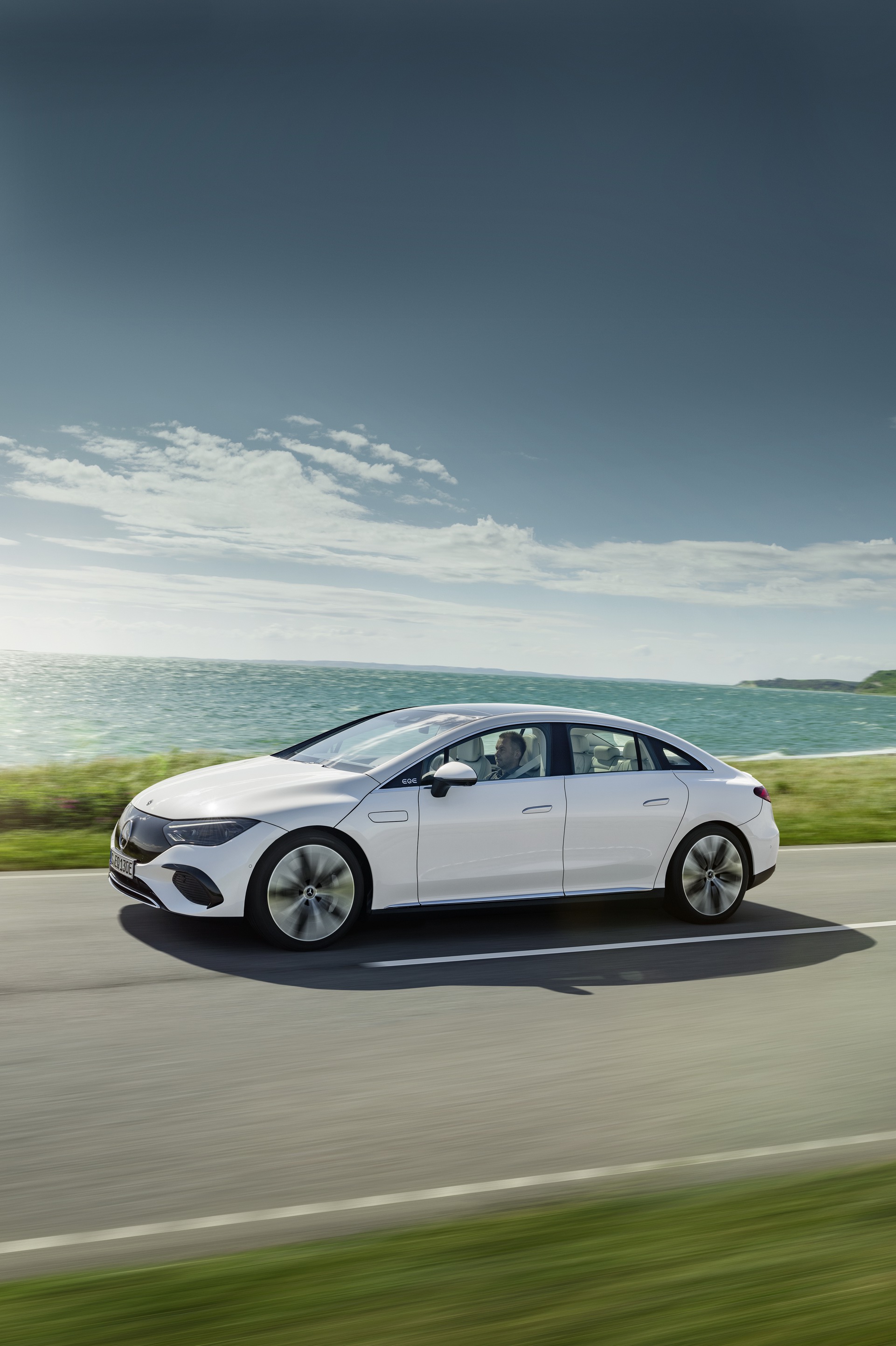 2023 Mercedes-Benz EQE 350 Electric Art Line Front Three-Quarter Wallpapers #33 of 101