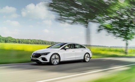 2023 Mercedes-Benz EQE 350 Electric Art Line Front Three-Quarter Wallpapers 450x275 (29)
