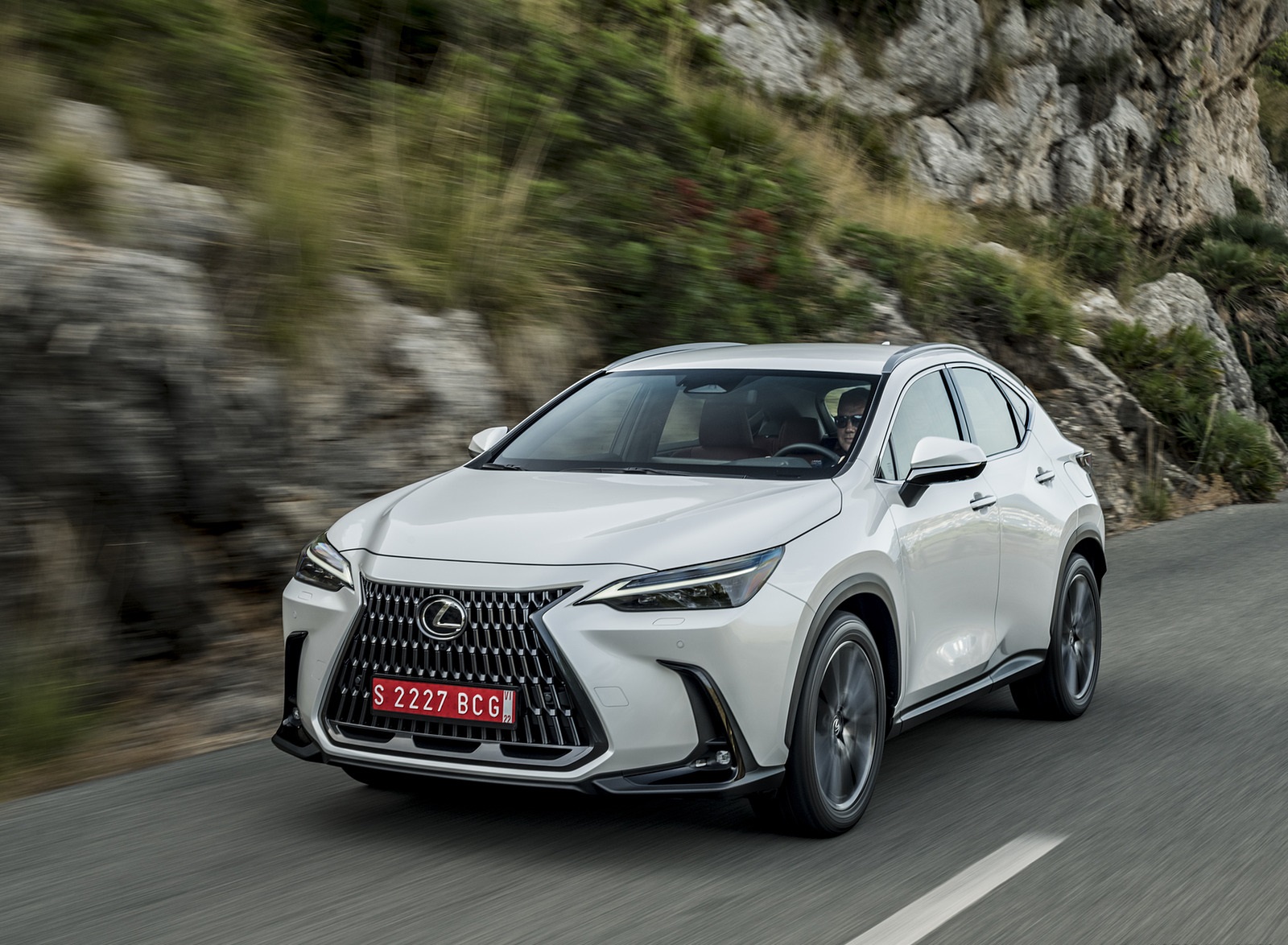2021 Lexus NX 250 (Euro-Spec) Front Three-Quarter Wallpapers #4 of 35