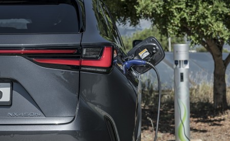 2021 Lexus NX 450h+ (Euro-Spec) Charging Wallpapers 450x275 (58)