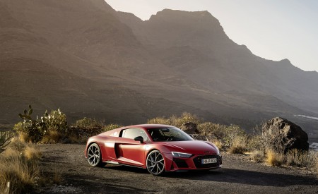 2022 Audi R8 Coupe V10 Performance RWD (Color: Tango Red) Front Three-Quarter Wallpapers 450x275 (139)
