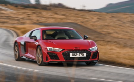 2022 Audi R8 Coupe V10 Performance RWD (UK-Spec) Front Three-Quarter Wallpapers 450x275 (2)