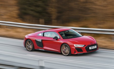 2022 Audi R8 Coupe V10 Performance RWD (UK-Spec) Front Three-Quarter Wallpapers 450x275 (3)
