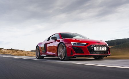 2022 Audi R8 Coupe V10 Performance RWD (UK-Spec) Front Three-Quarter Wallpapers 450x275 (34)
