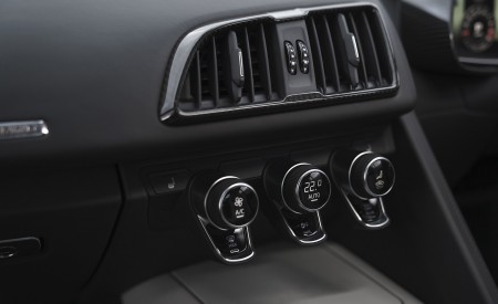 2022 Audi R8 Coupe V10 Performance RWD (UK-Spec) Interior Detail Wallpapers 450x275 (106)