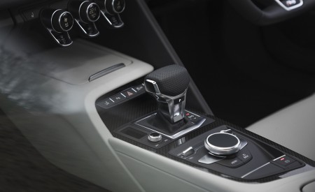 2022 Audi R8 Coupe V10 Performance RWD (UK-Spec) Interior Detail Wallpapers 450x275 (117)