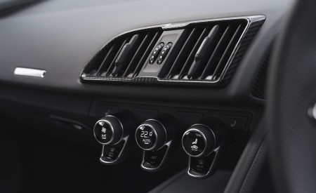 2022 Audi R8 Coupe V10 Performance RWD (UK-Spec) Interior Detail Wallpapers 450x275 (105)