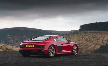 2022 Audi R8 Coupe V10 Performance RWD (UK-Spec) Rear Three-Quarter Wallpapers 450x275 (53)